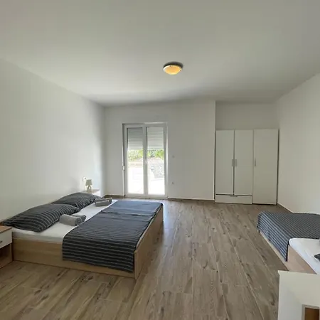 A&a By The Sea Трогір