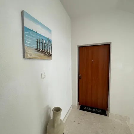 A&a By The Sea Апартаменти Трогір